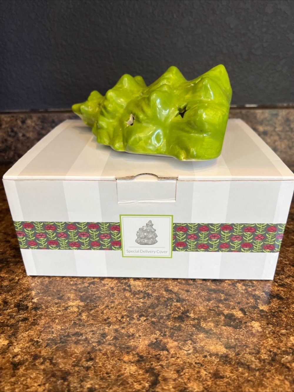 Scentsy Special Delivery Cover for Truck Warmer Christmas Tree With Box RARE!
